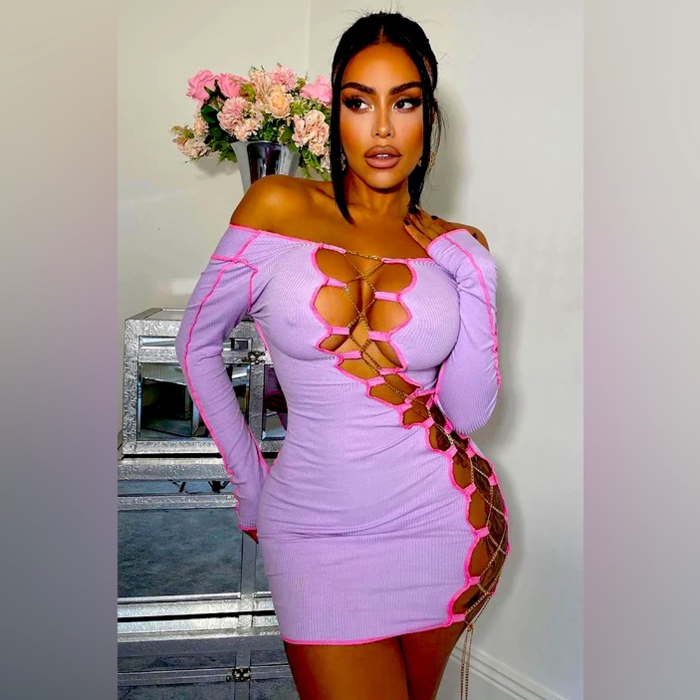 Lavender Fashion nova dress with pink accent and gold chain